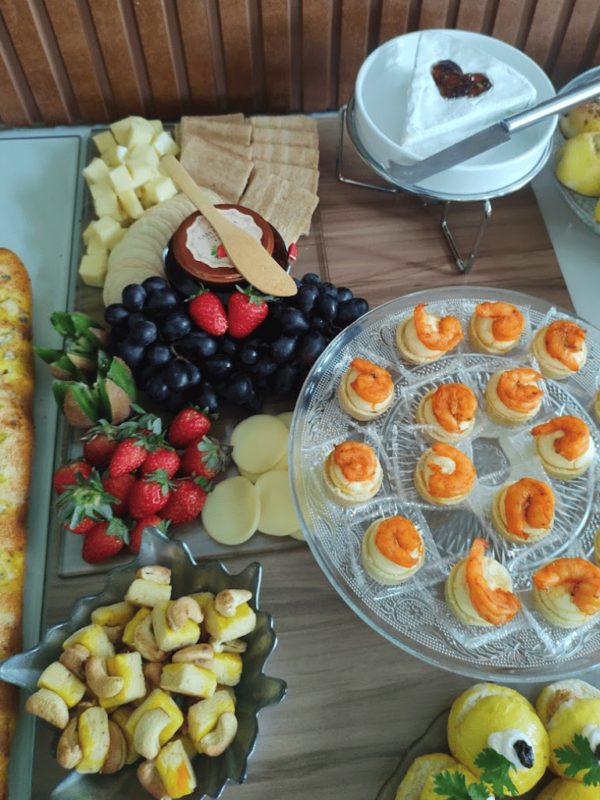 Buffet na Tábua de 1 metro - Até 18 Pessoas com Queijo e Acompanhamentos - Image 2